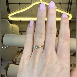 18KT HGE Gold Ring with Clear Stone